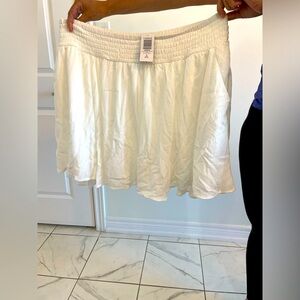 Torrid white skirt size 3